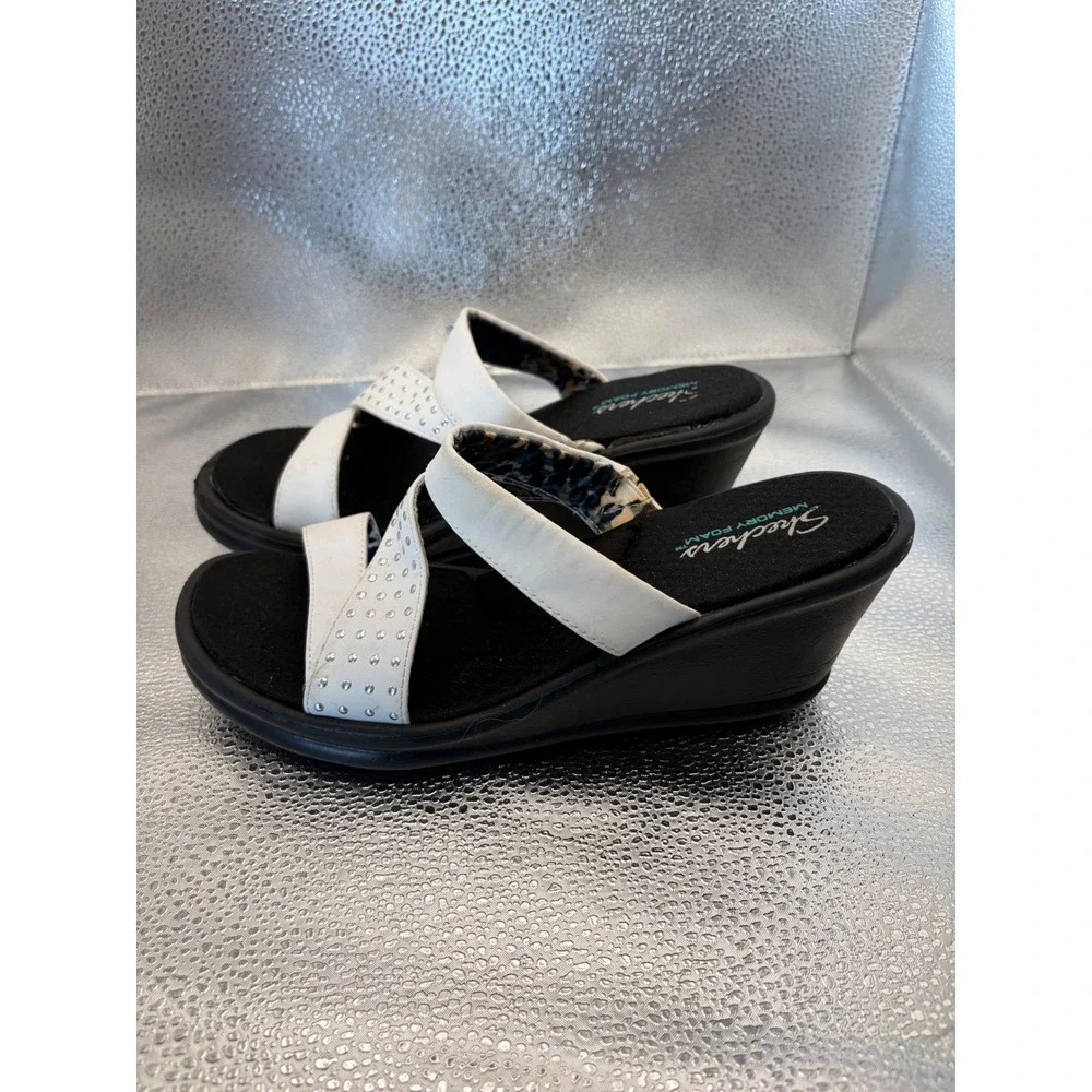 Skechers Cali Womens White Rhinestone Wedge Sandals Memory Foam Slides Size 8